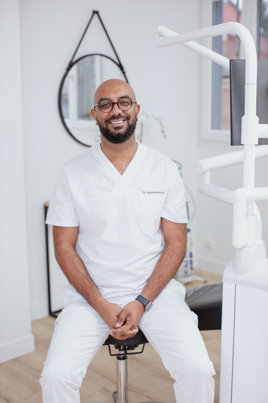 Le Dr Mohammad en consultation : la première demi-heure est faite d'écoute.
